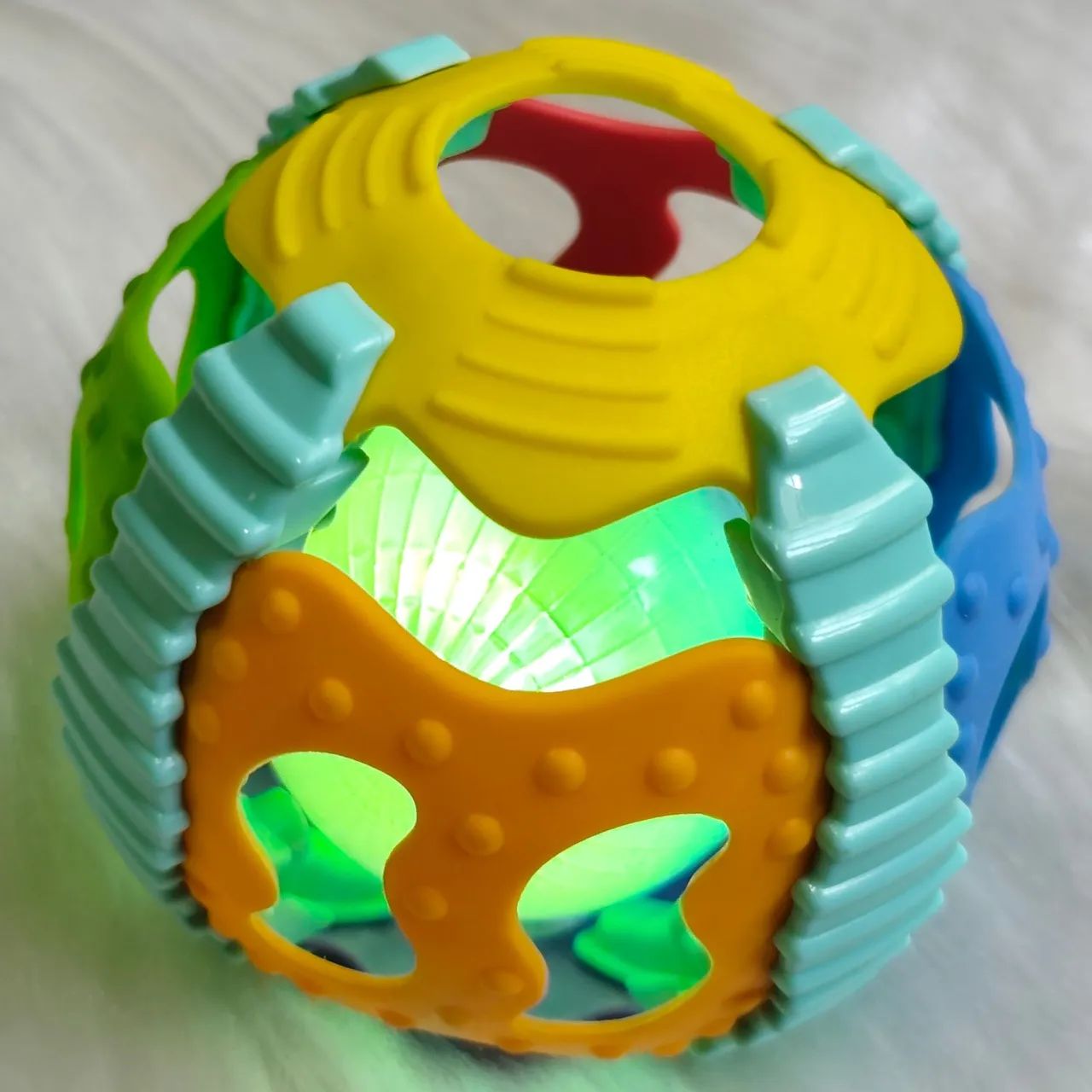 Brinquedo Bola Mordedor Com Som e Luz Buba 