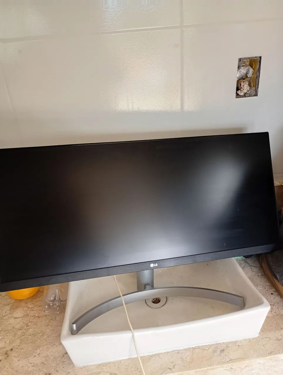 Uma pequena linha monitor LG 29 polegadas semi novo  - Foto 3