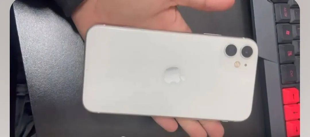 Iphone 128G Branco super conservado,  perfeito estado  - Foto 2