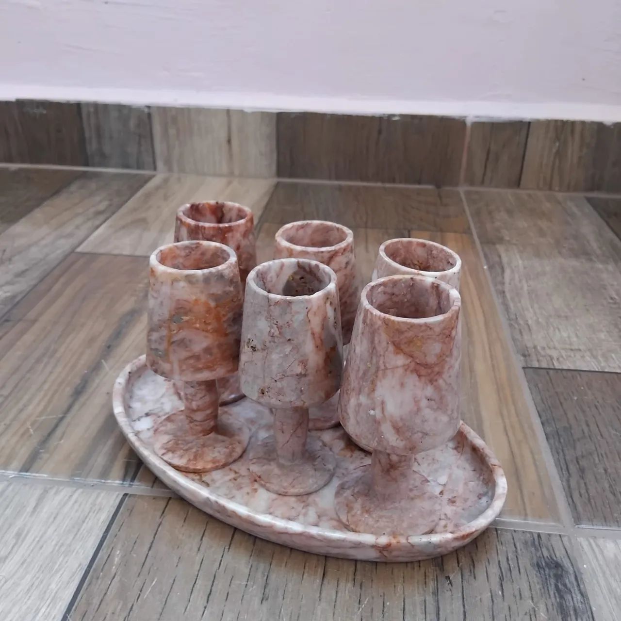 Bandeja e copos mármore rosa