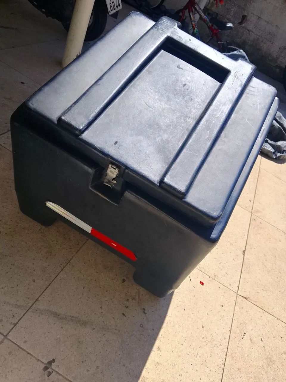 Vendo baú 145 litros 