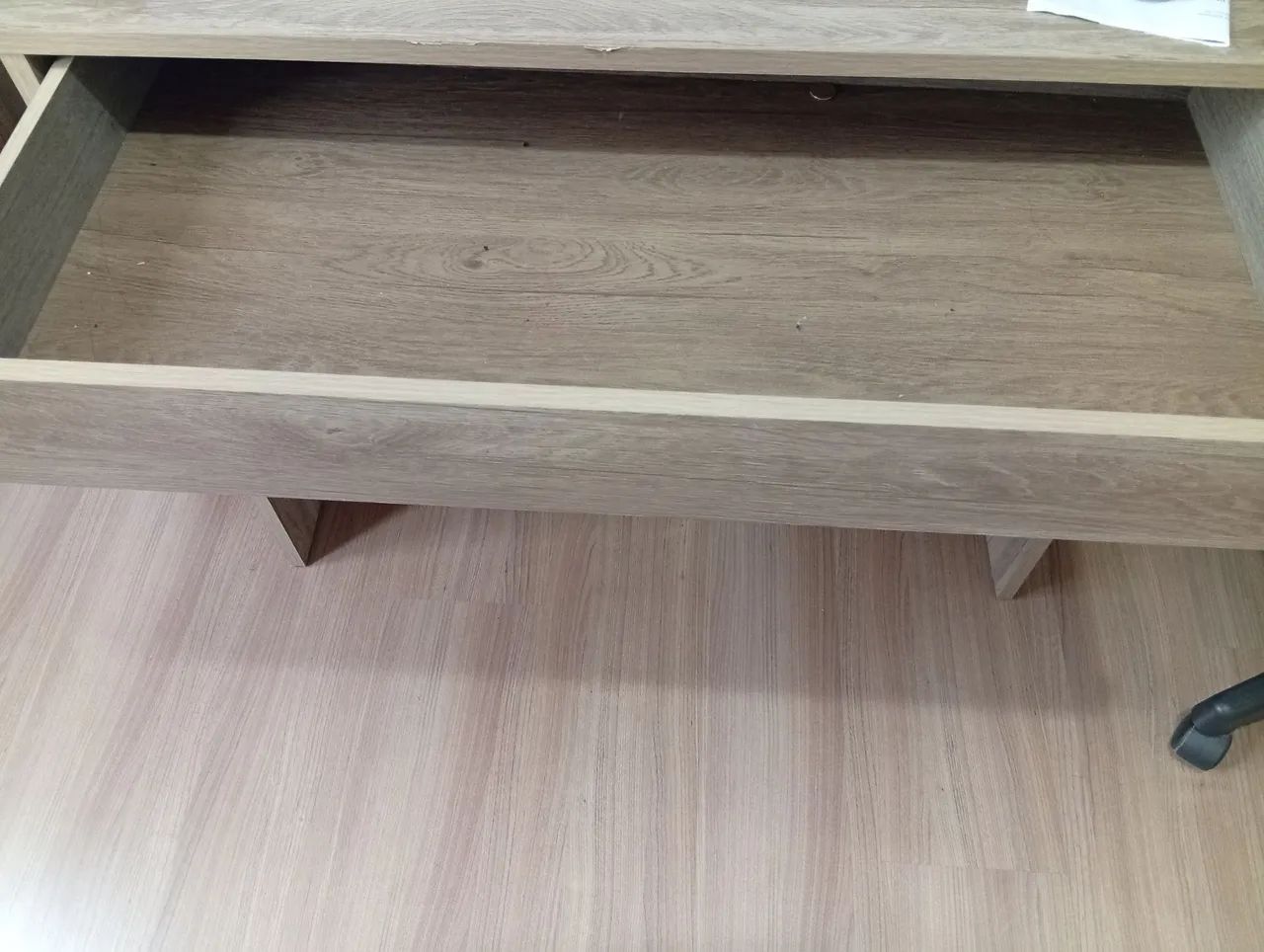 Escrivaninha com gaveta - R$ 120 - Foto 2