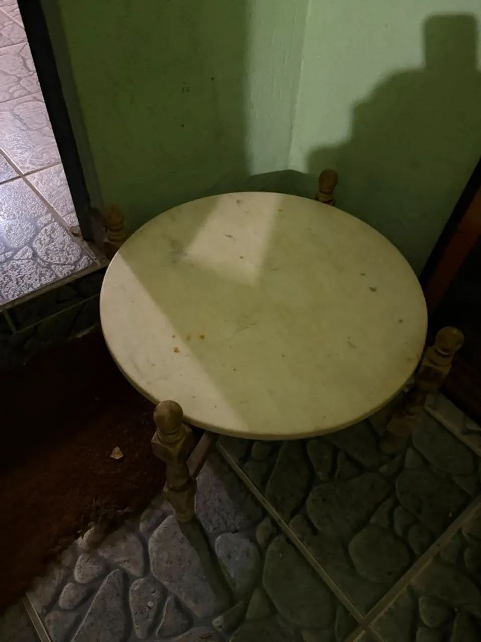 Conjunto de sofá de 3 lugares e poltrona (moveis antigos em madeira) - Foto 2