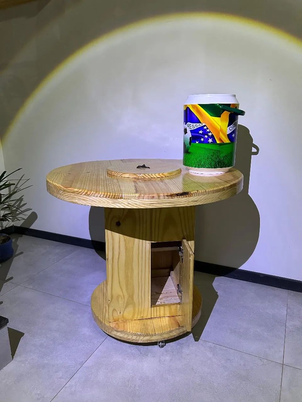 Mesa com rodízios com 4 banquetas  - Foto 3