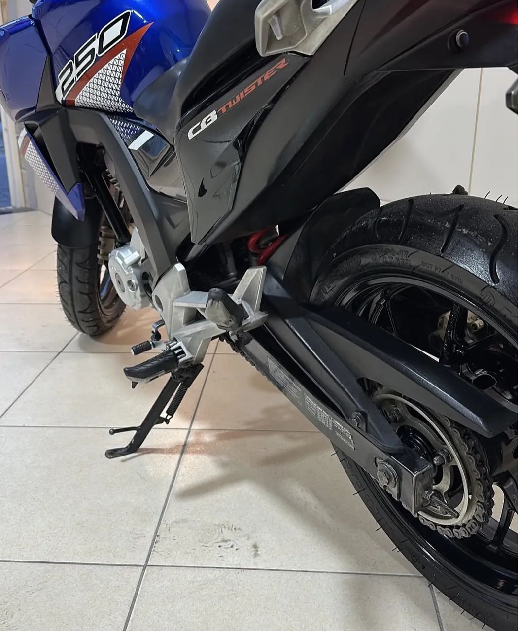 HONDA CB TWISTTER250F  - Foto 2