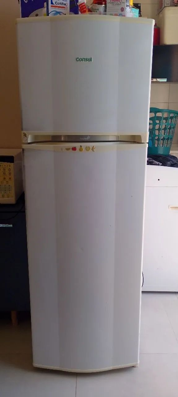 Geladeira, fogão e microondas 