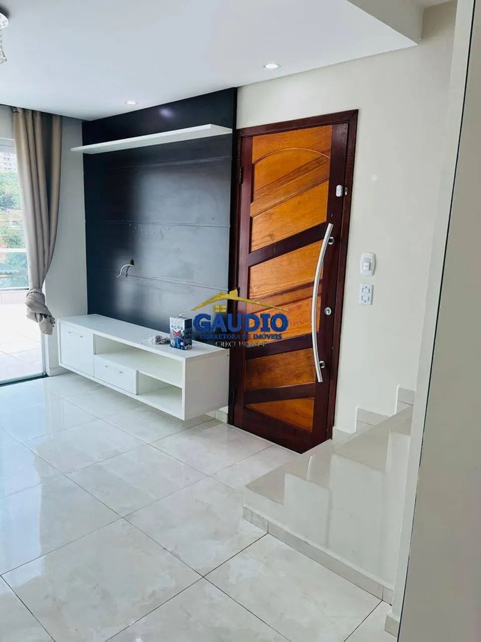 Excelente Sobrado À Venda- 2 Dorms- Garagem Para 2 Carros! - Foto 2