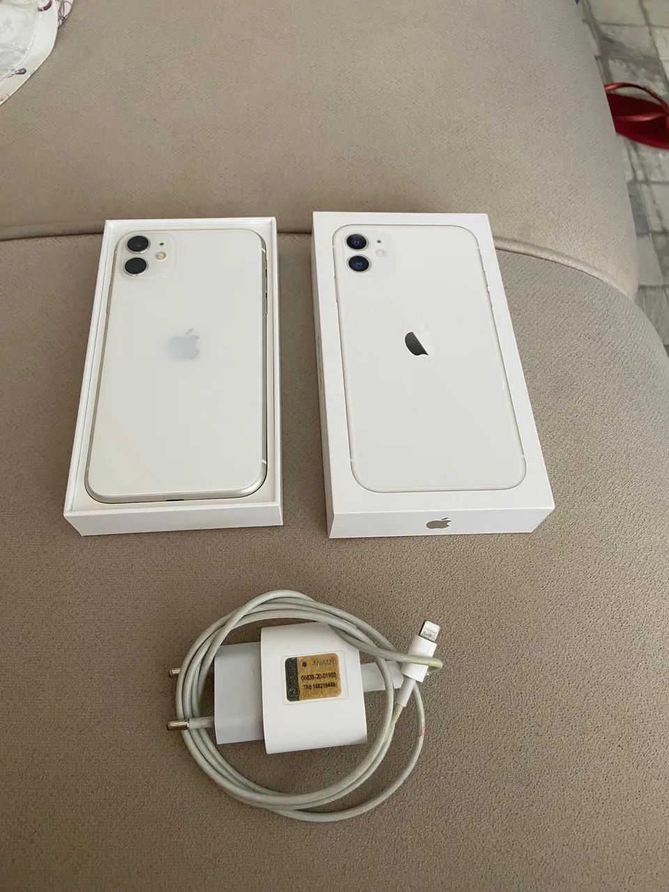 iPhone 11 Branco 64GB - impecável com caixa+carregador - Celulares