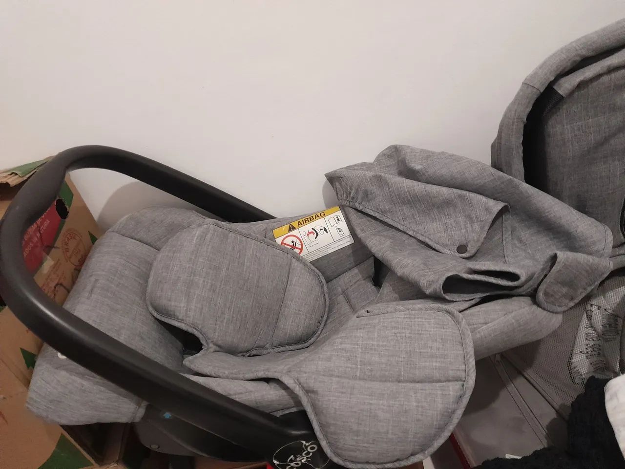 Carinho com bebê conforto da marca Cosco