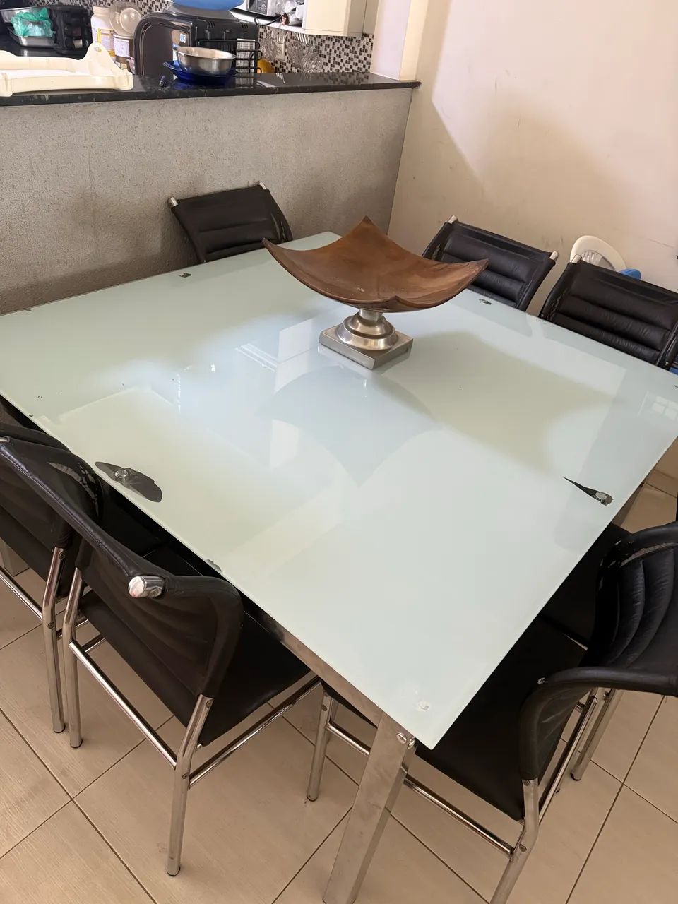 Mesa de jantar com tampo de vidro + 8 cadeiras - Foto 2