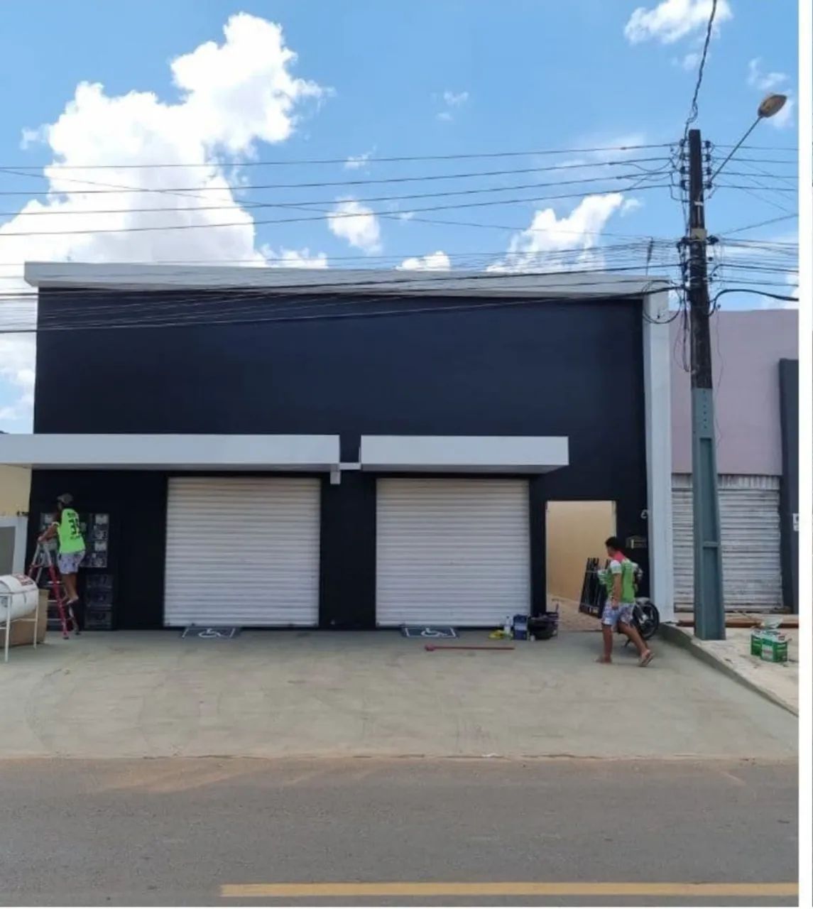 ALUGA-SE EXCELENTE SALA COMERCIAL - SANTA TEREZA