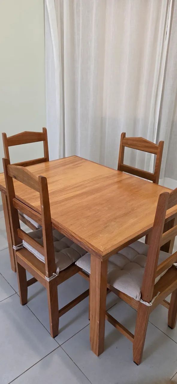 Mesa de jantar 4 cadeiras - madeira maciça - Foto 2