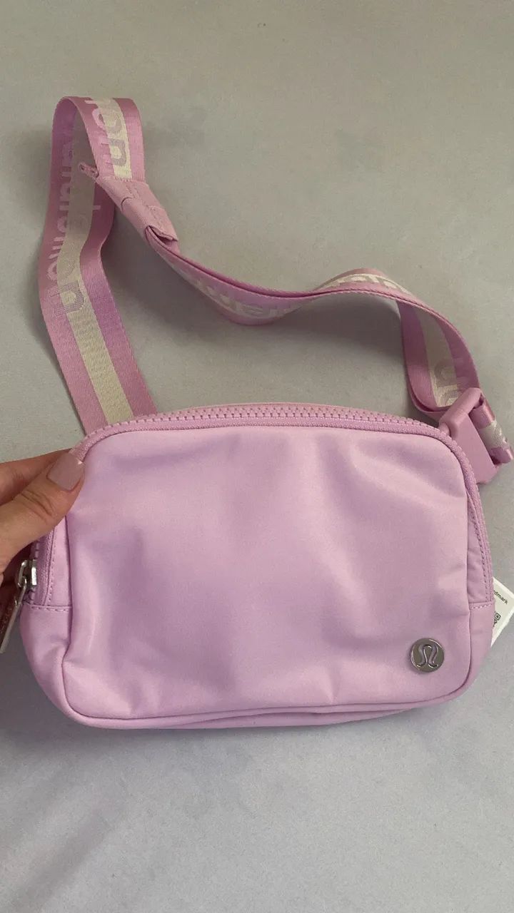 bolsa lululemon everywhere belt bag rosa bebê 