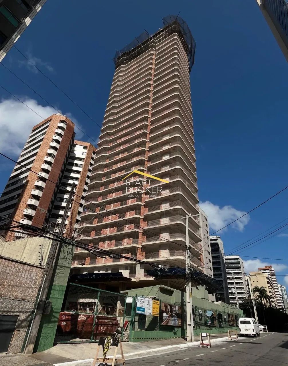 Monte Roraima Condomínio - Apartamento com 4 Quartos e 7 banheiros à Venda, 302