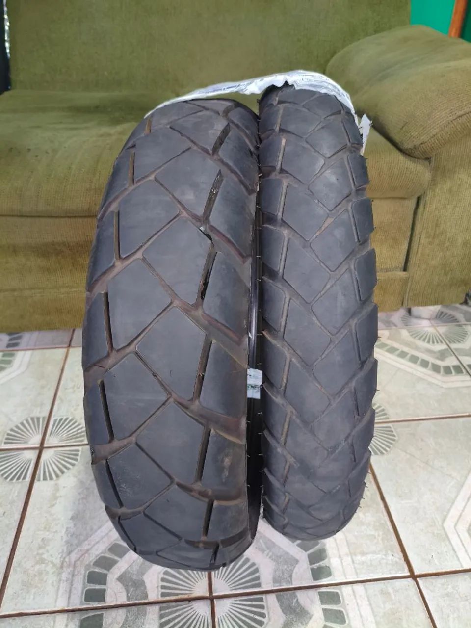 Pneu dianteiro p moto.