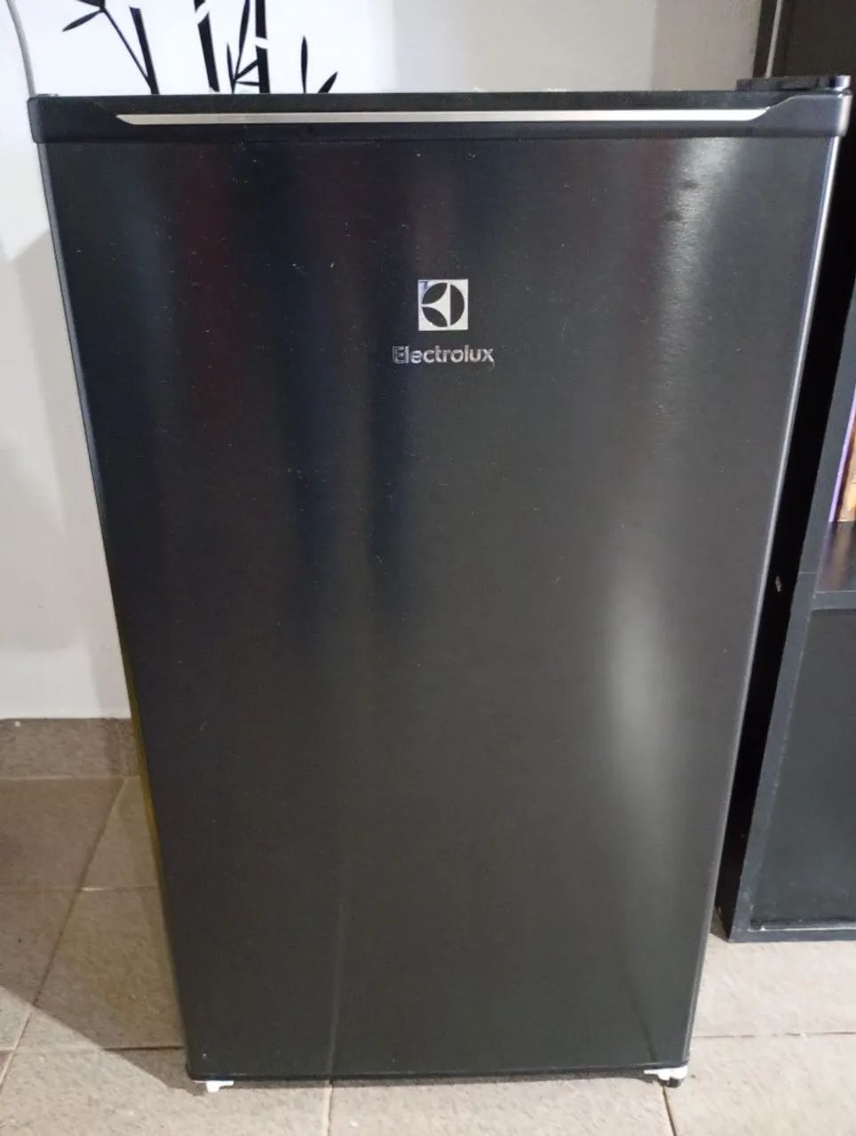 Frigobar Eletrolux preto