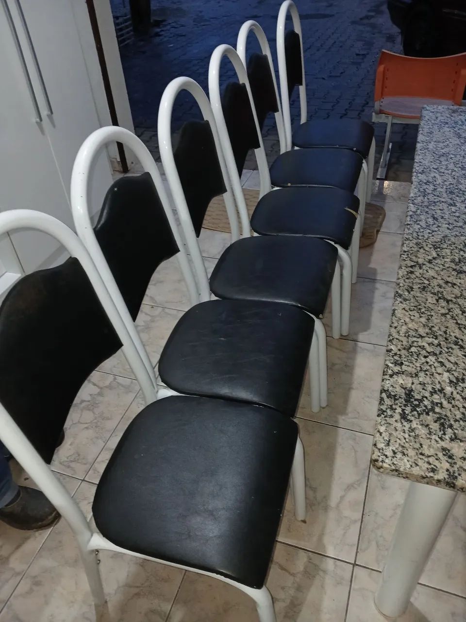 Mesa de mármore com 6 cadeiras  - Foto 2