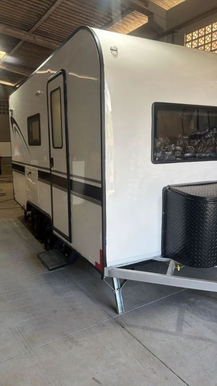 TRAILER COM PLACA SOLAR