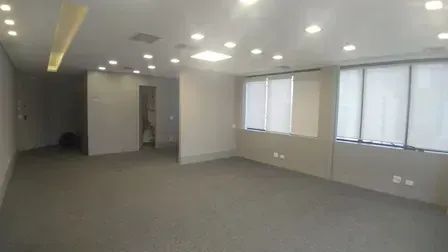Cj. comercial 75 m², piso elevado de carpete, teto rebaixado, luminárias, ar condicionado  - Foto 2