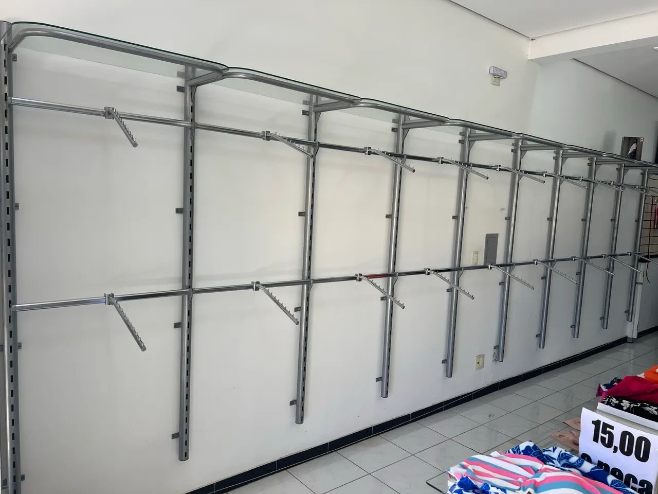 Vende-se cremalheira completa para loja - Foto 2