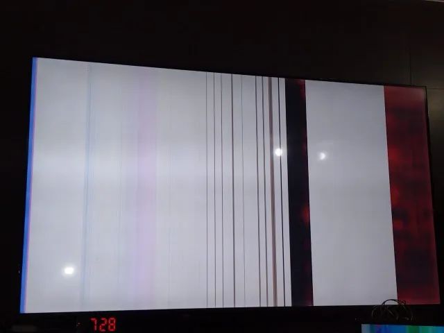 TV LG 86 POLEGADAS PARA CONSERTO OU PEÇAS - TELA APRESENTANDO RISCOS  - Foto 3