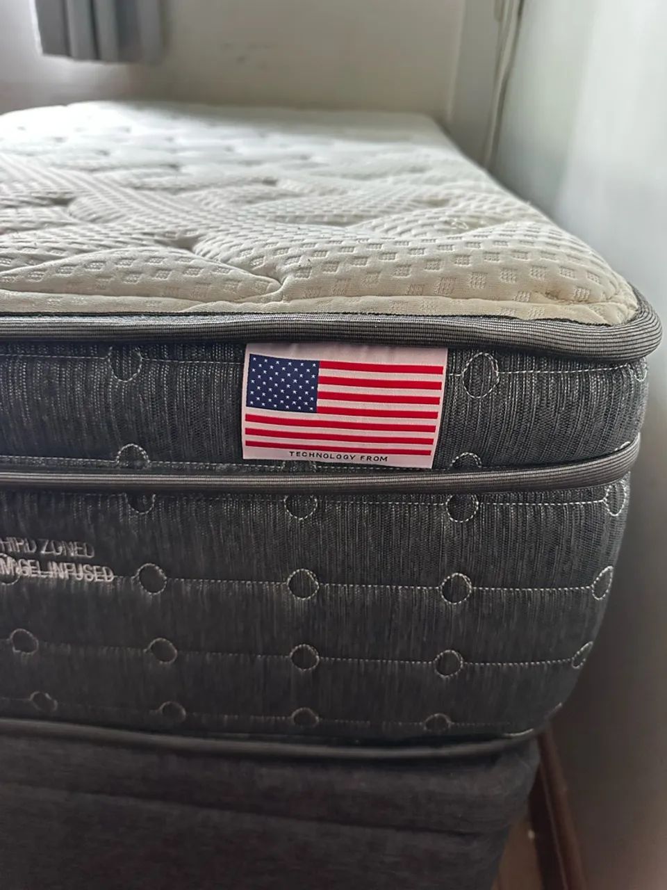 Cama de solteiro, colchão com baú!