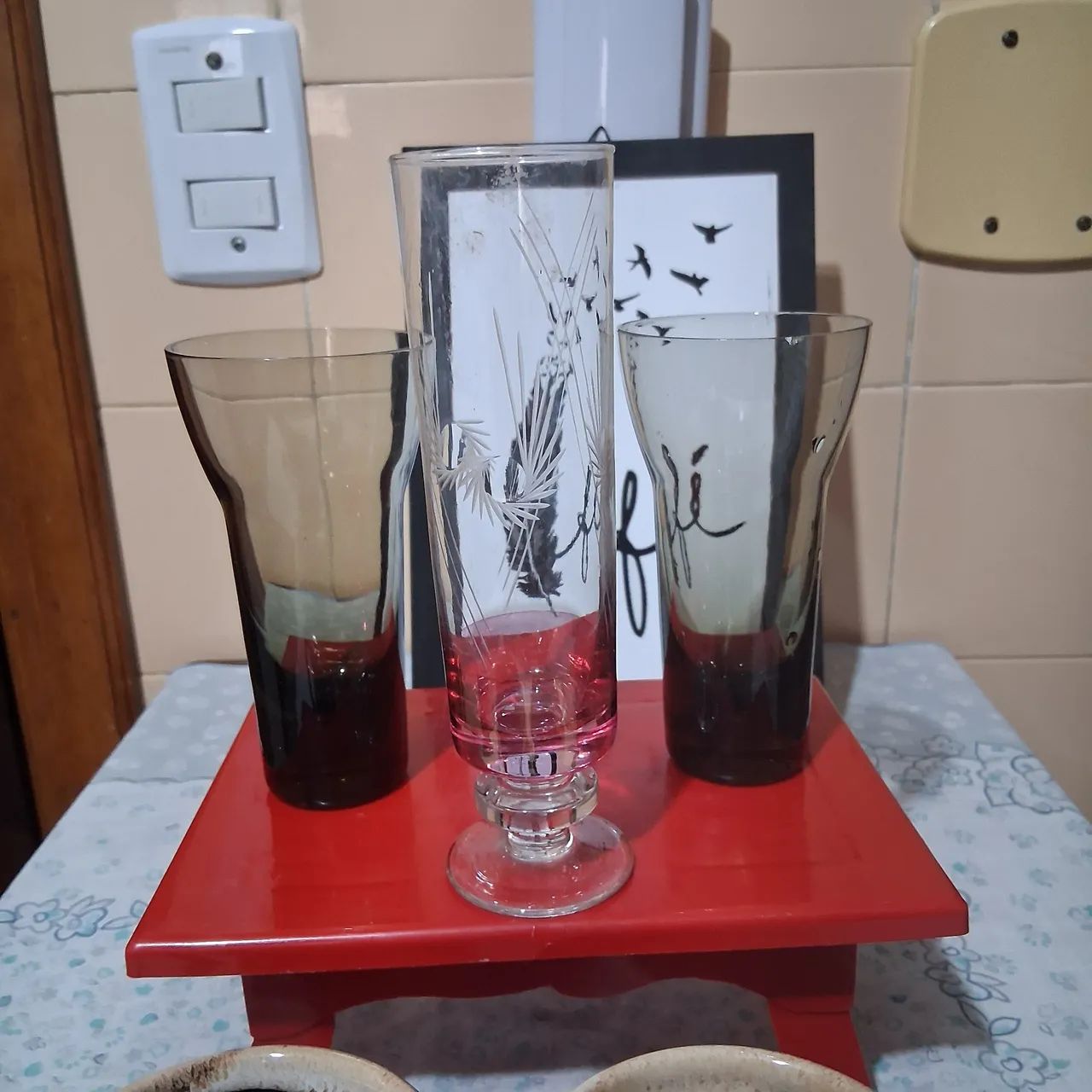 Kit5 peças,  2 canecas,  1 taça alta elegante,  2 copos estreitos, altos e delicados. - Foto 2