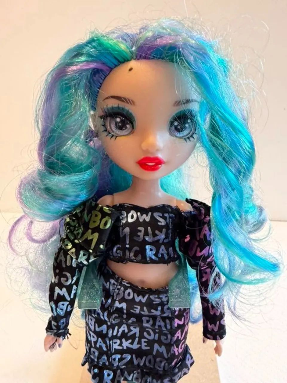 RAINBOW HIGH HOLLY DEVIOUS  - Foto 3