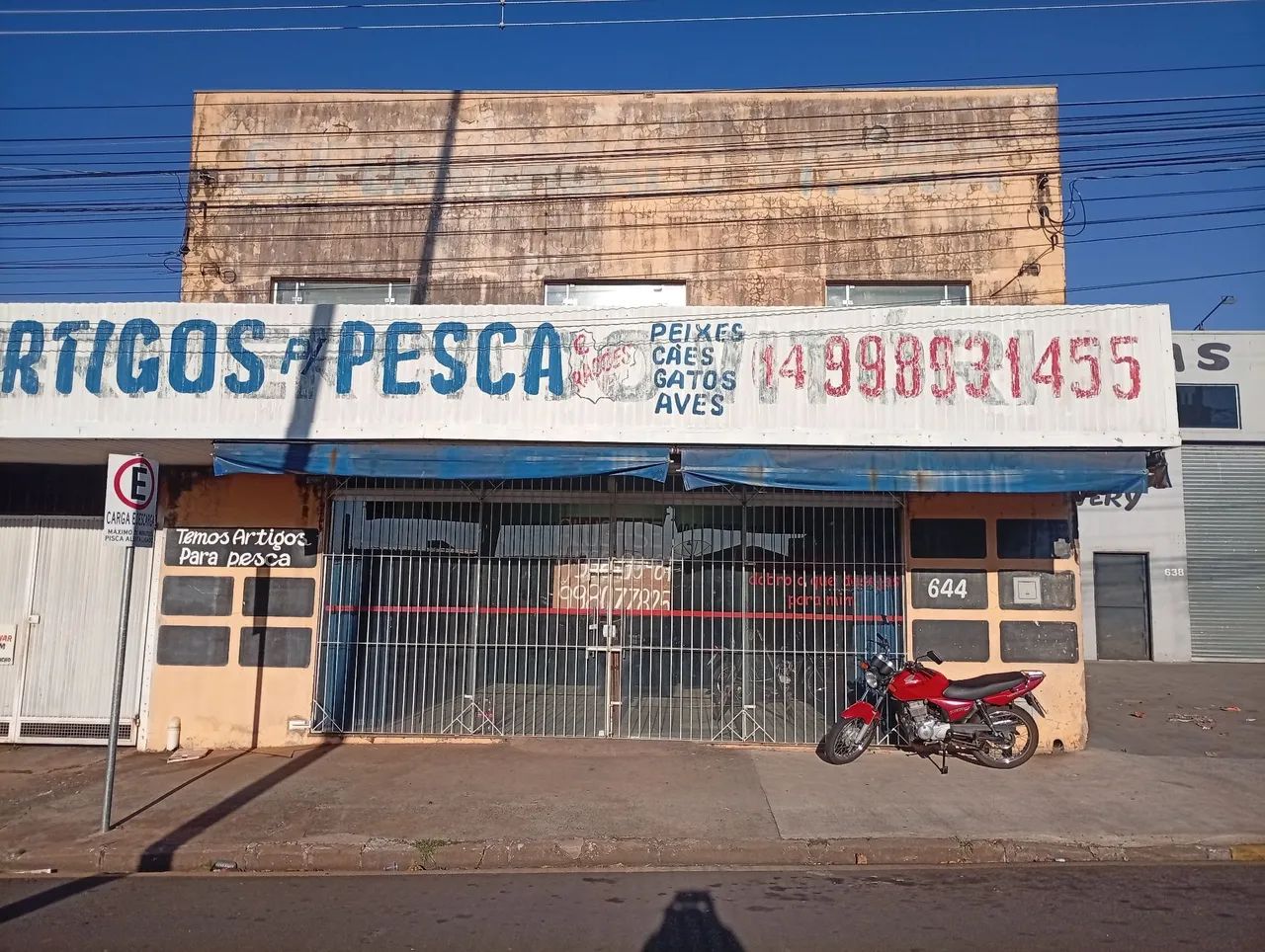 ALUGA-SE SALÃO COMERCIAL 
