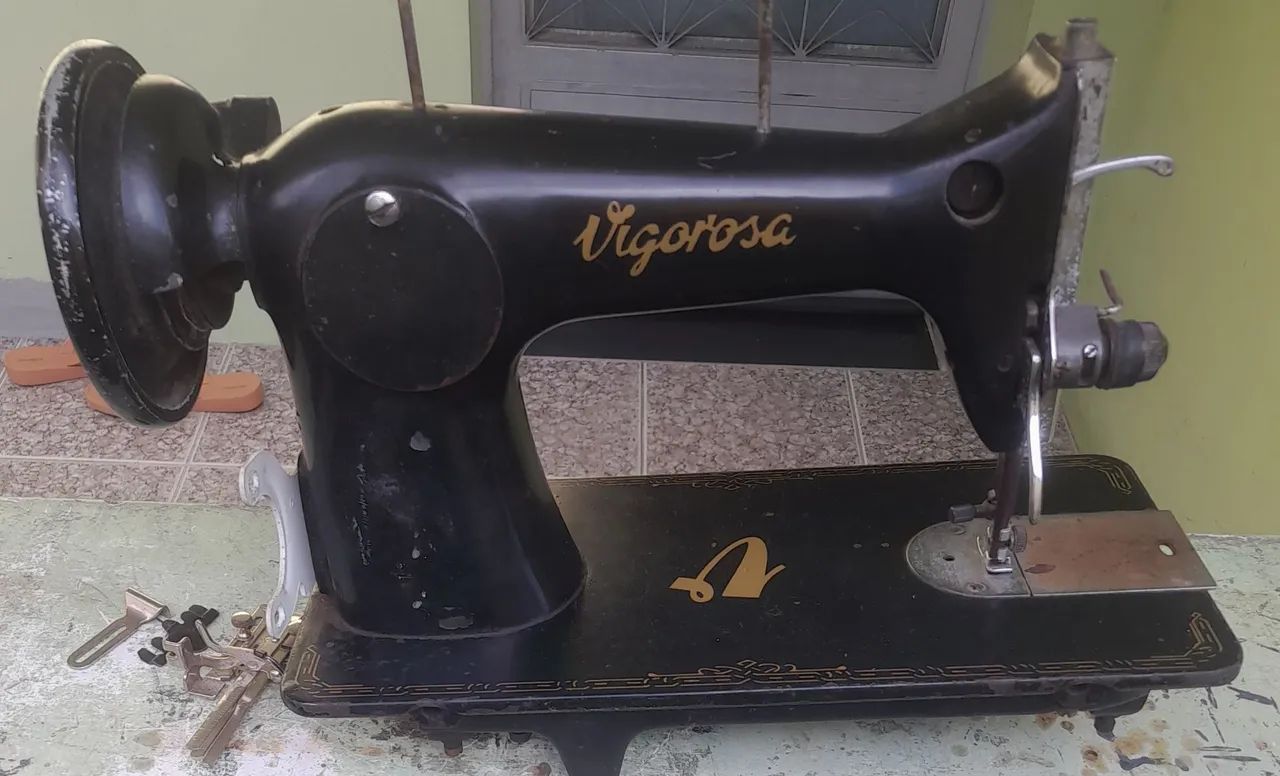 Powerful sewing machine.466415810438113280