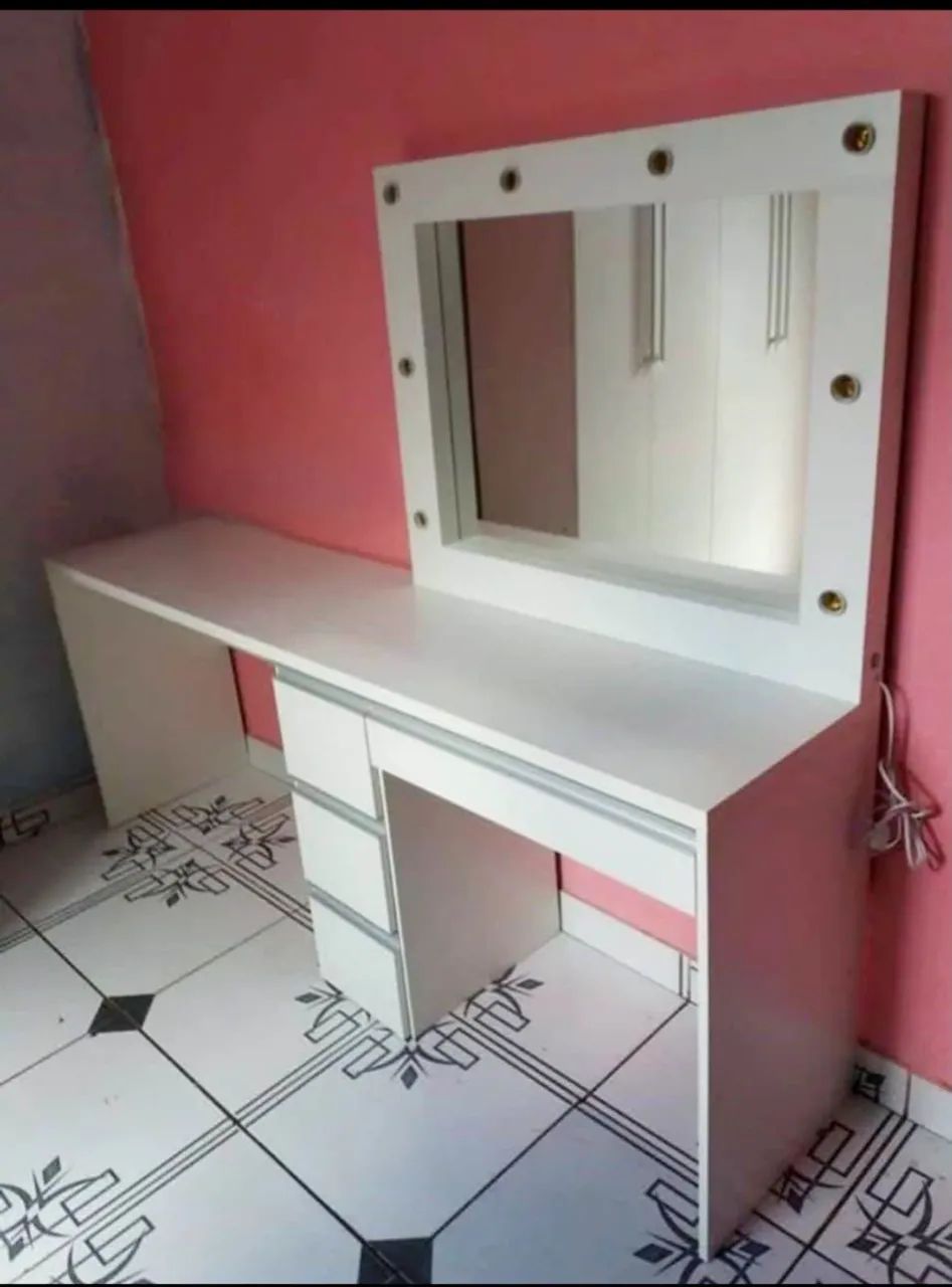 VENDO PENTEADEIRA COM LÂMPADA ENCAIXE PARA LAMBADA LED 