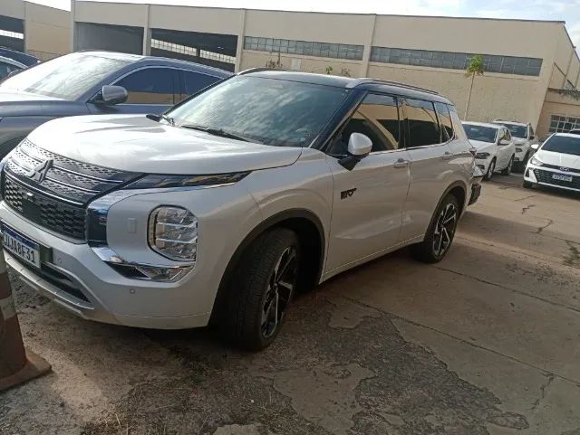 Mitsubishi Outlander OUTLANDER Signature 2.4 4x4 Aut (Híb) 2026