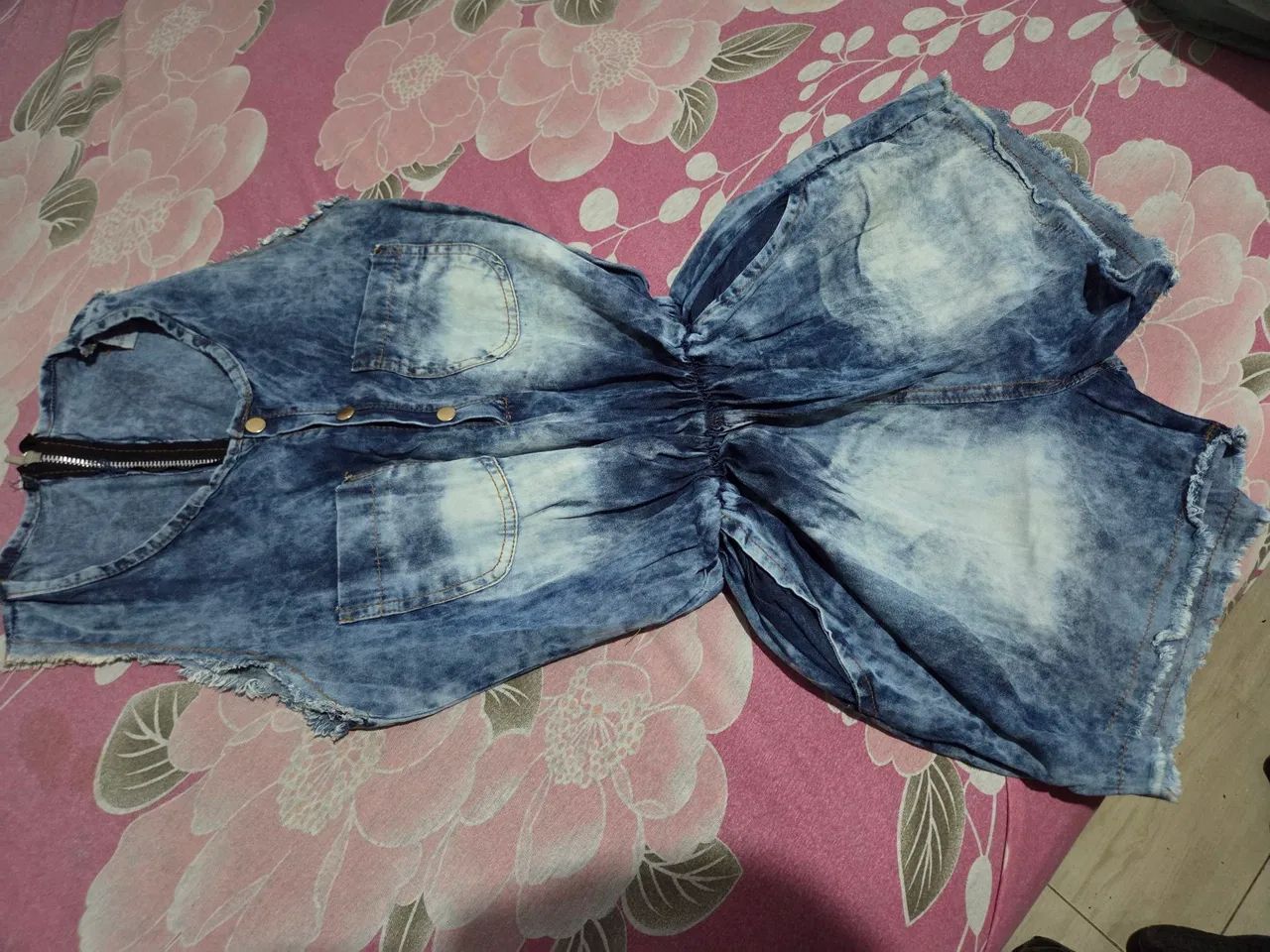 Macacão feminino Jeans tamanho M - Foto 2