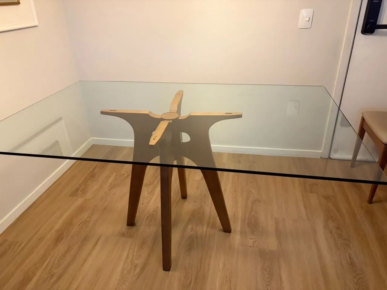 Mesa de jantar 1,60 x 1,10m com tampo de vidro  - Foto 2