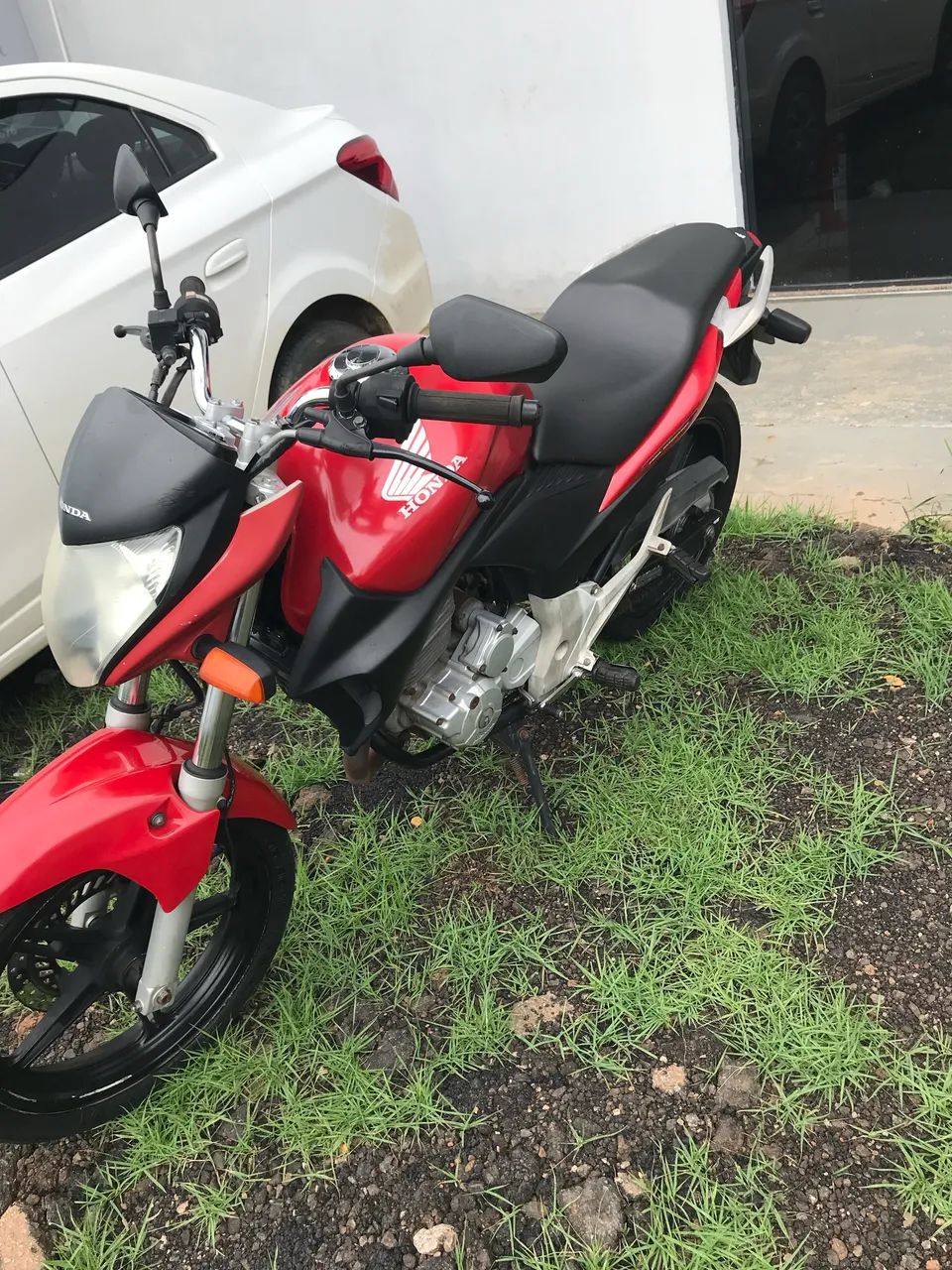 Vende-se HONDA CB300r - Foto 3