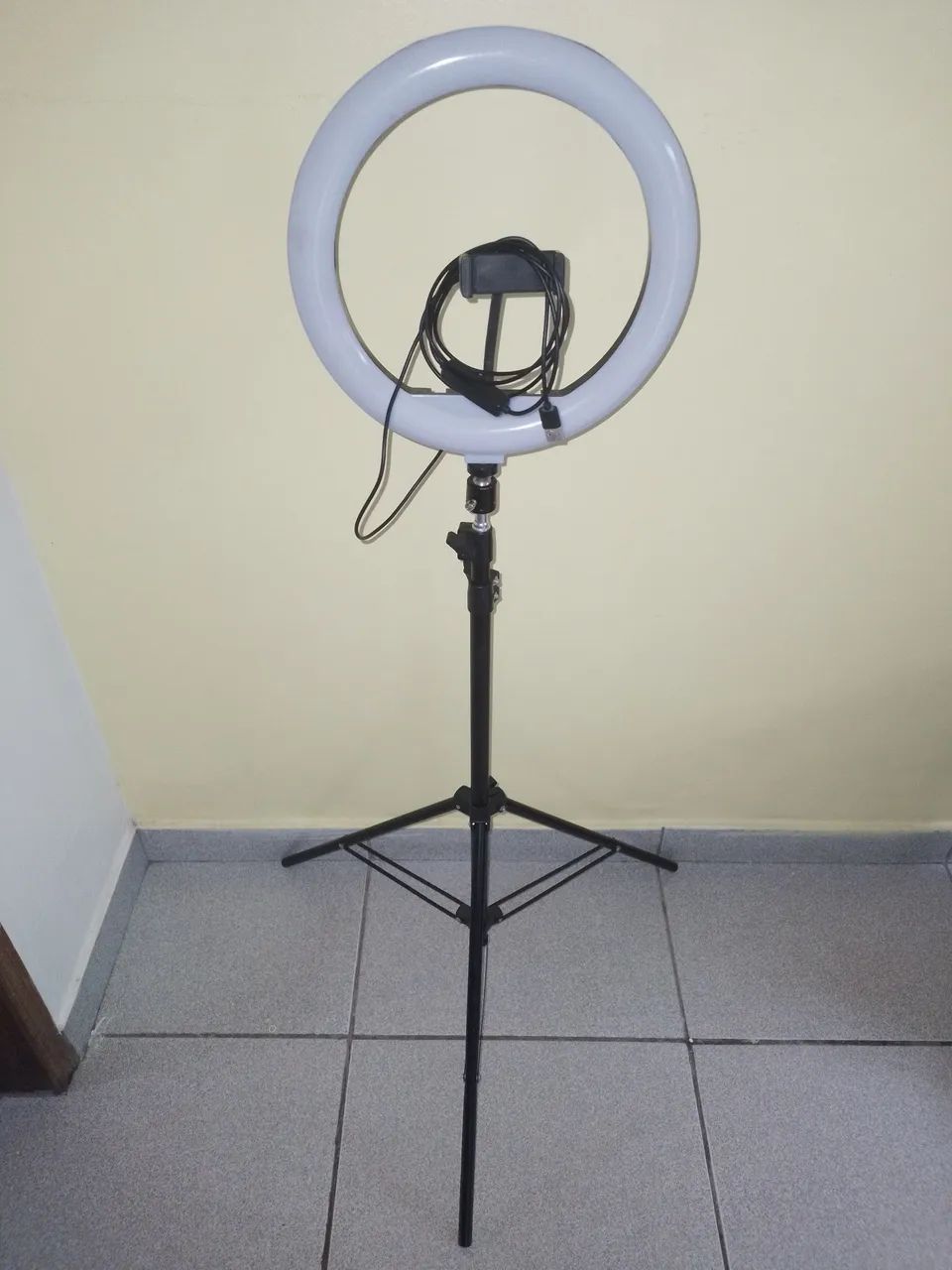 Ring Light com tripé regulável e suporte para celular