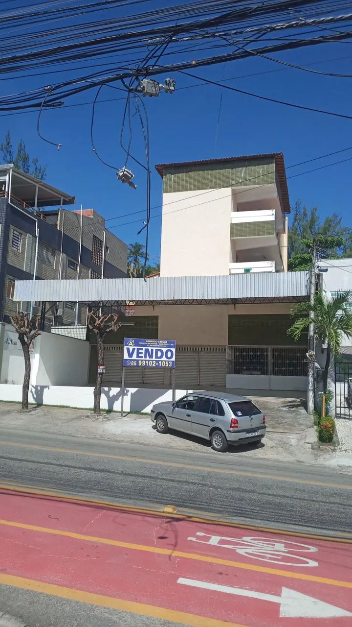 Predio em avenida com 2 aptos, piscina, pontos comerciais...