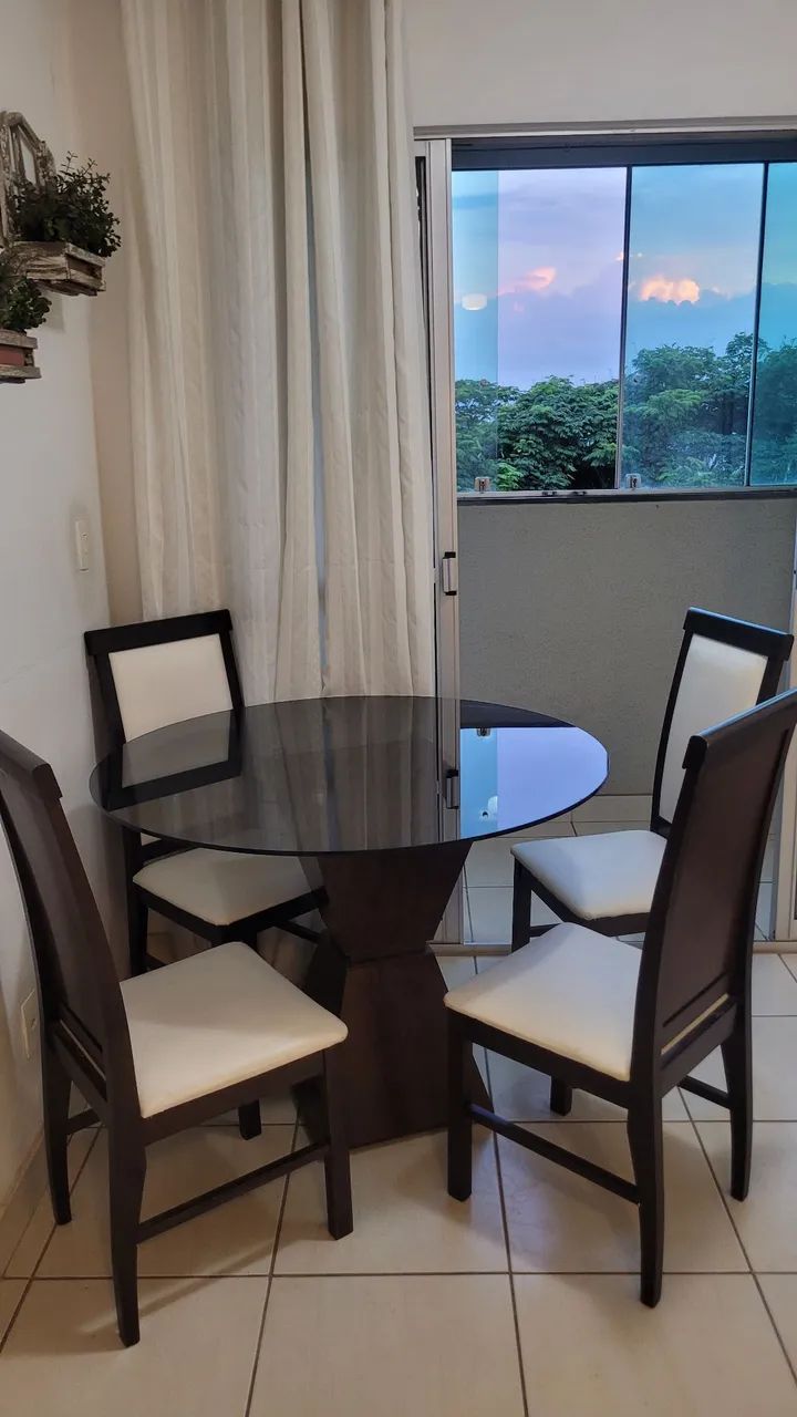 Mesa de Jantar 110cm Vidro temperado + 4 Cadeiras acolchoadas