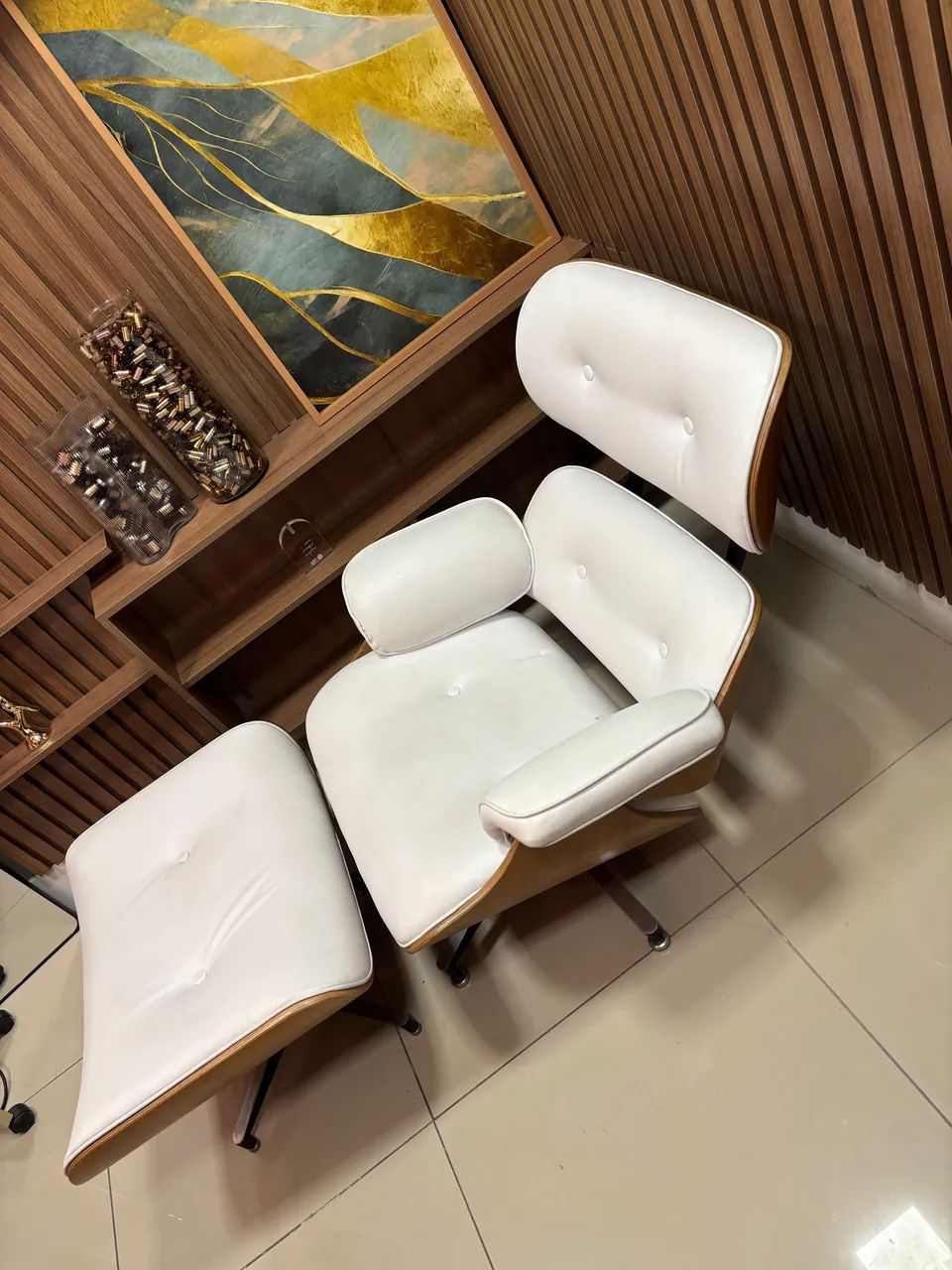 Poltrona com Puff Charles Eames novíssima, praticamente nova  - Foto 4