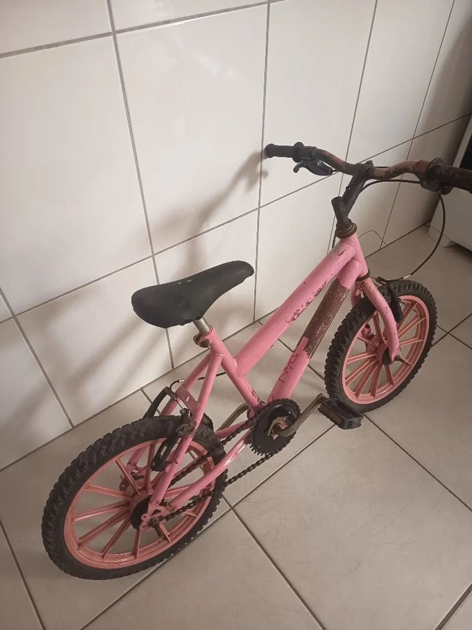 Bicicleta infantil Rosa - Usada - Foto 2