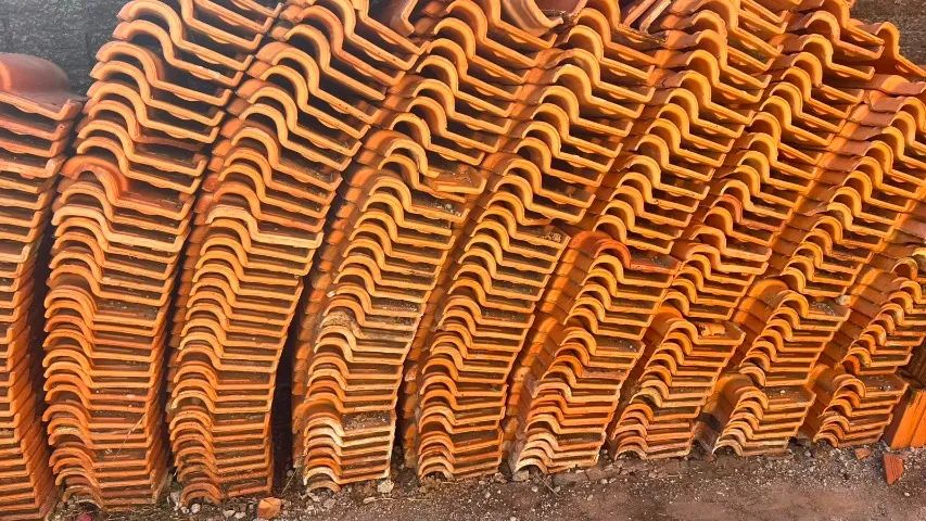 300 telhas cerâmicas