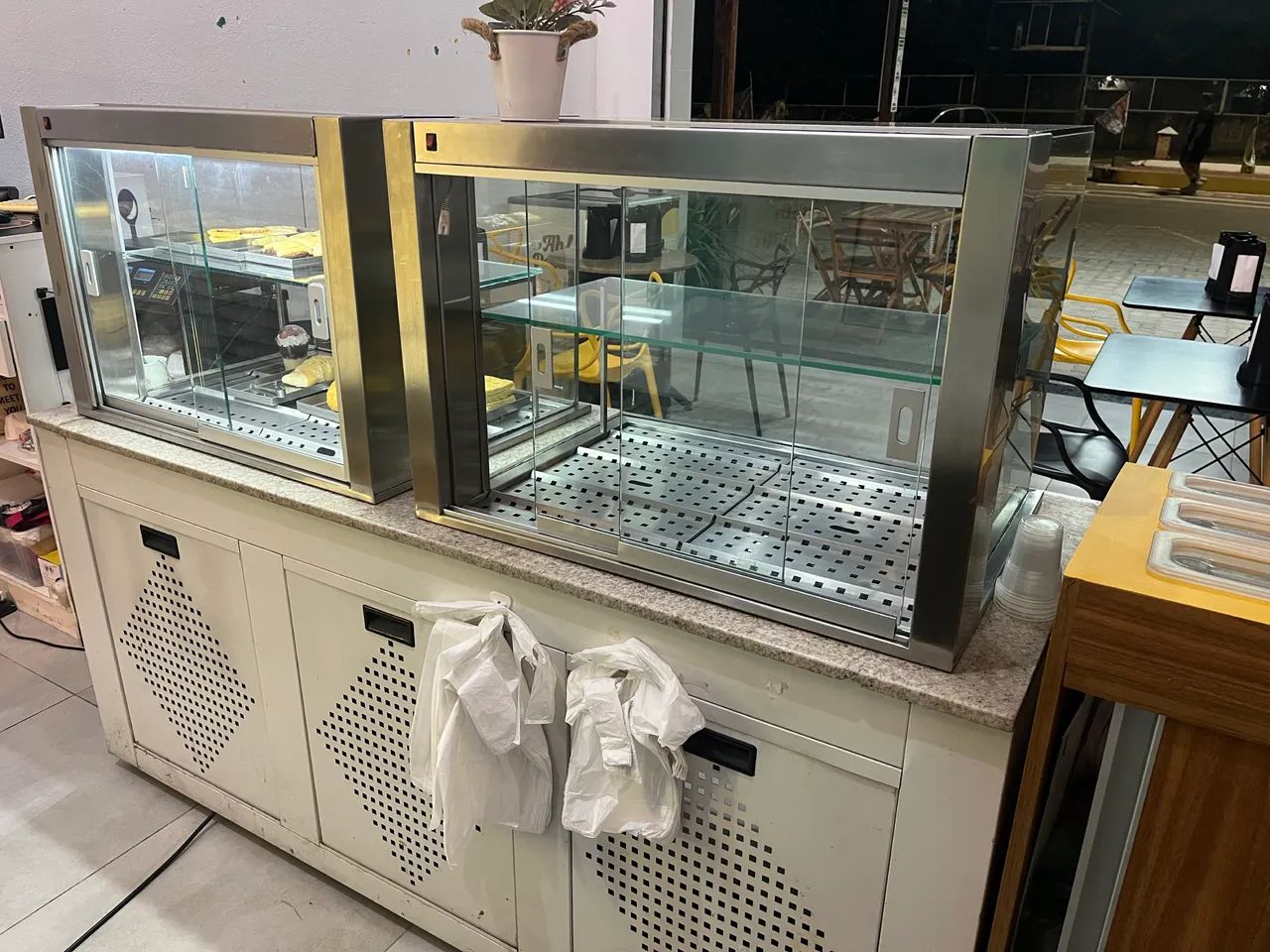 2 VITRINES PARA LANCHONETE ( quente e gelado)  - Foto 3