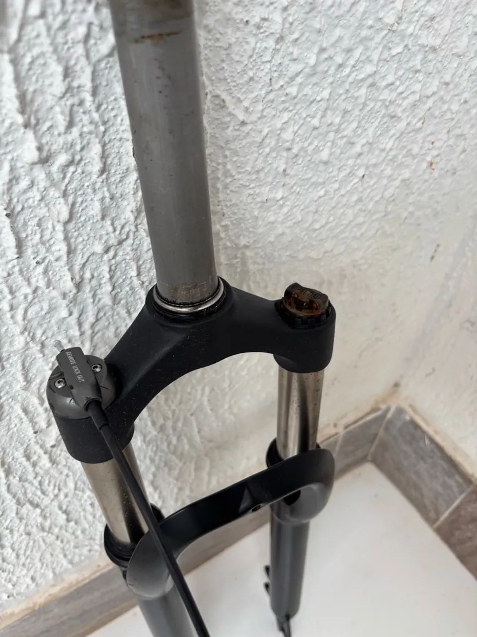 Suspensão de bicicleta com trava - Foto 3