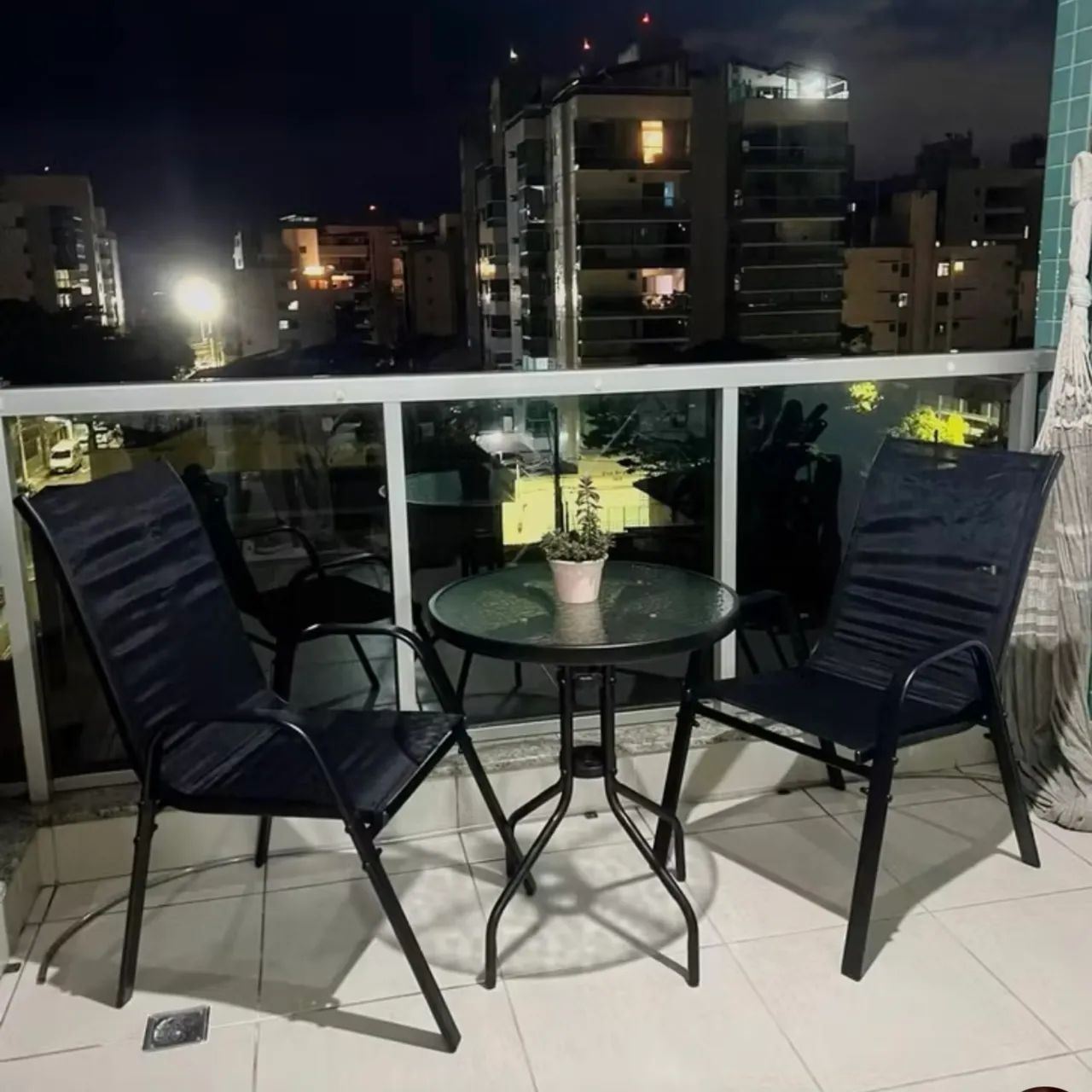 Mesa de varanda com 2 cadeiras super confortável 