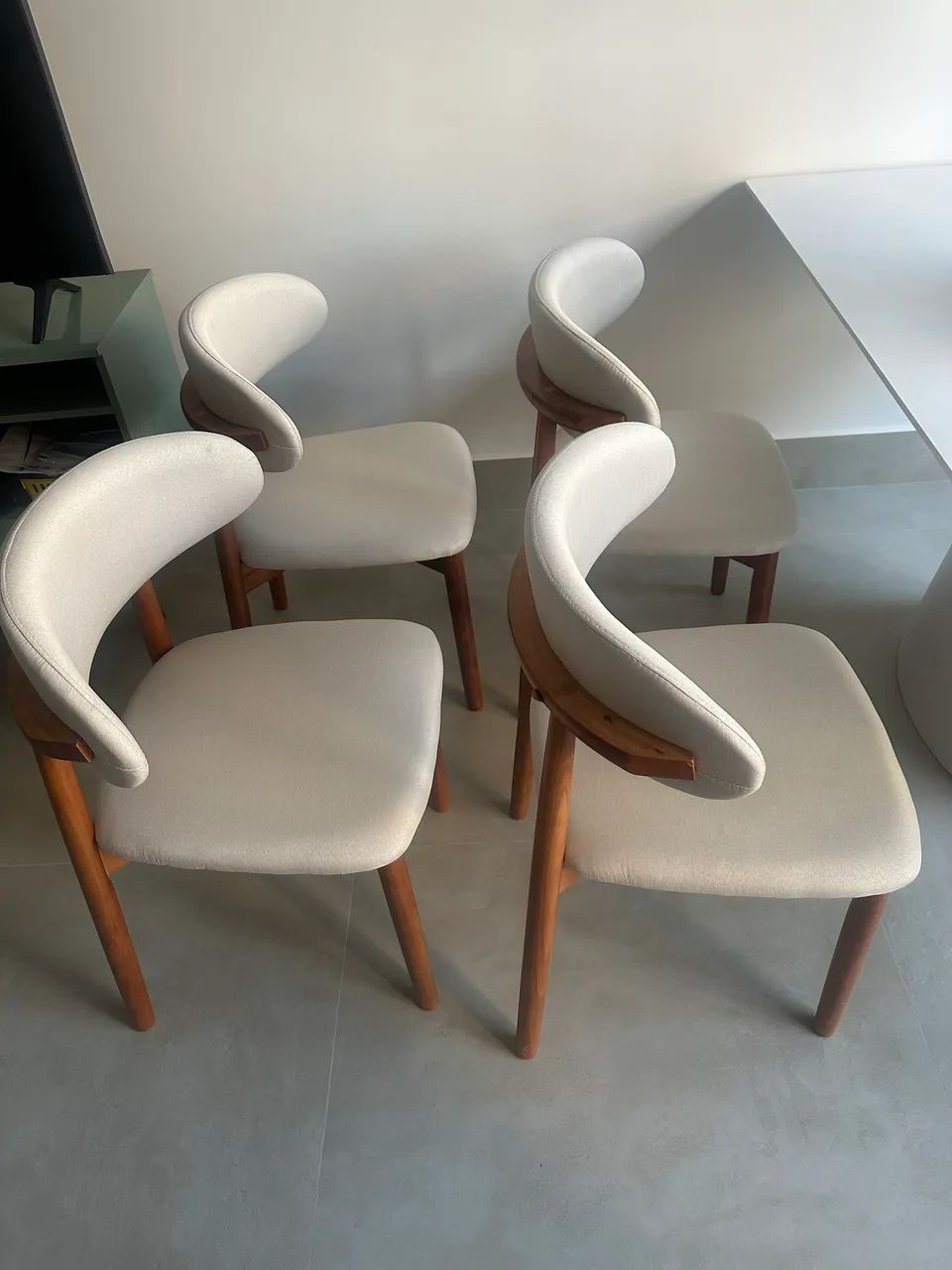 Conjunto com 4 Cadeiras de Madeira para Sala de Jantar - Assento em Linho