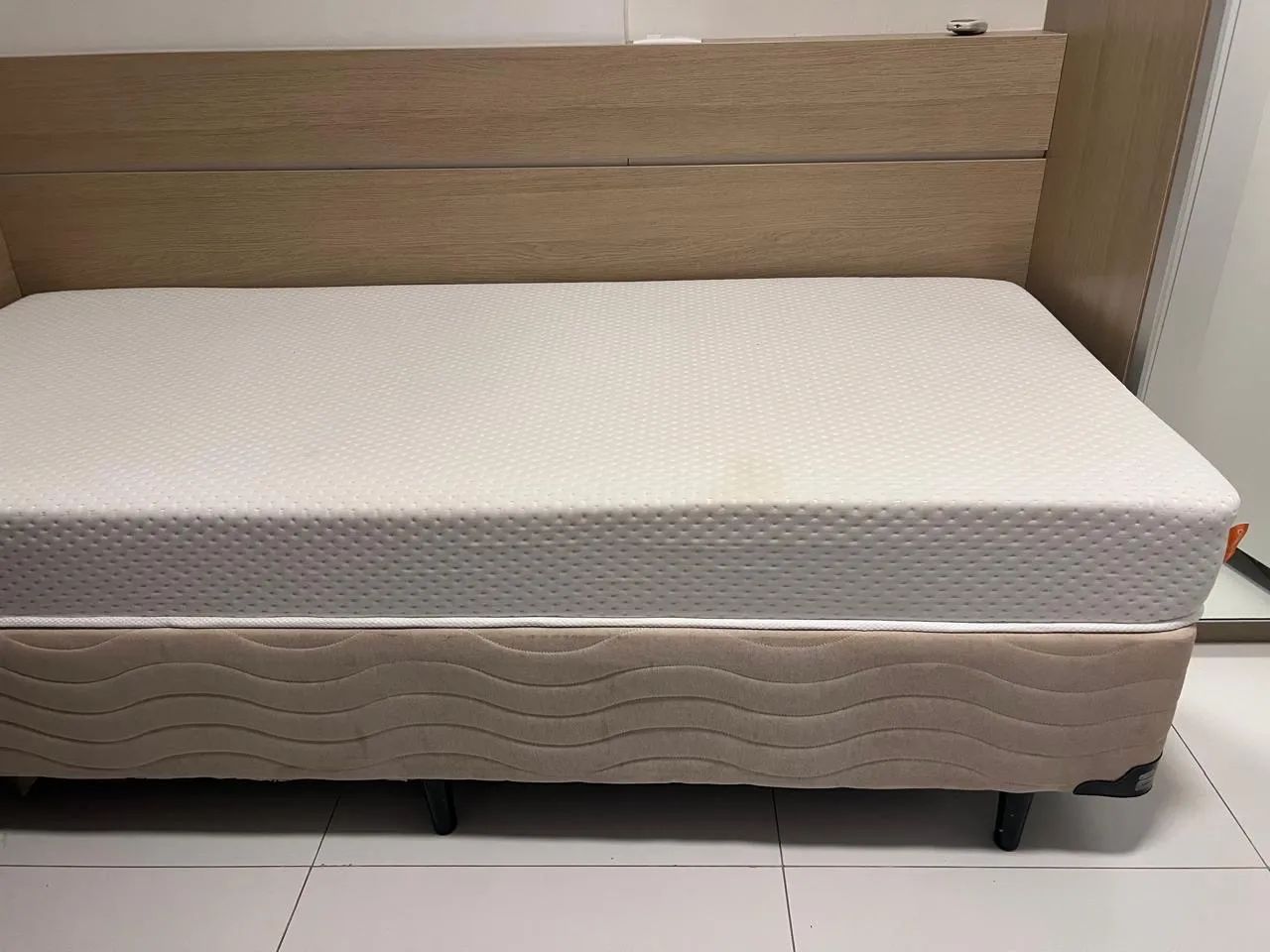 Cama com colchão 