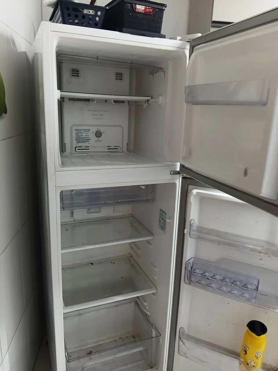 Geladeira Electrolux (MOTOR TRAVADO) - Foto 2