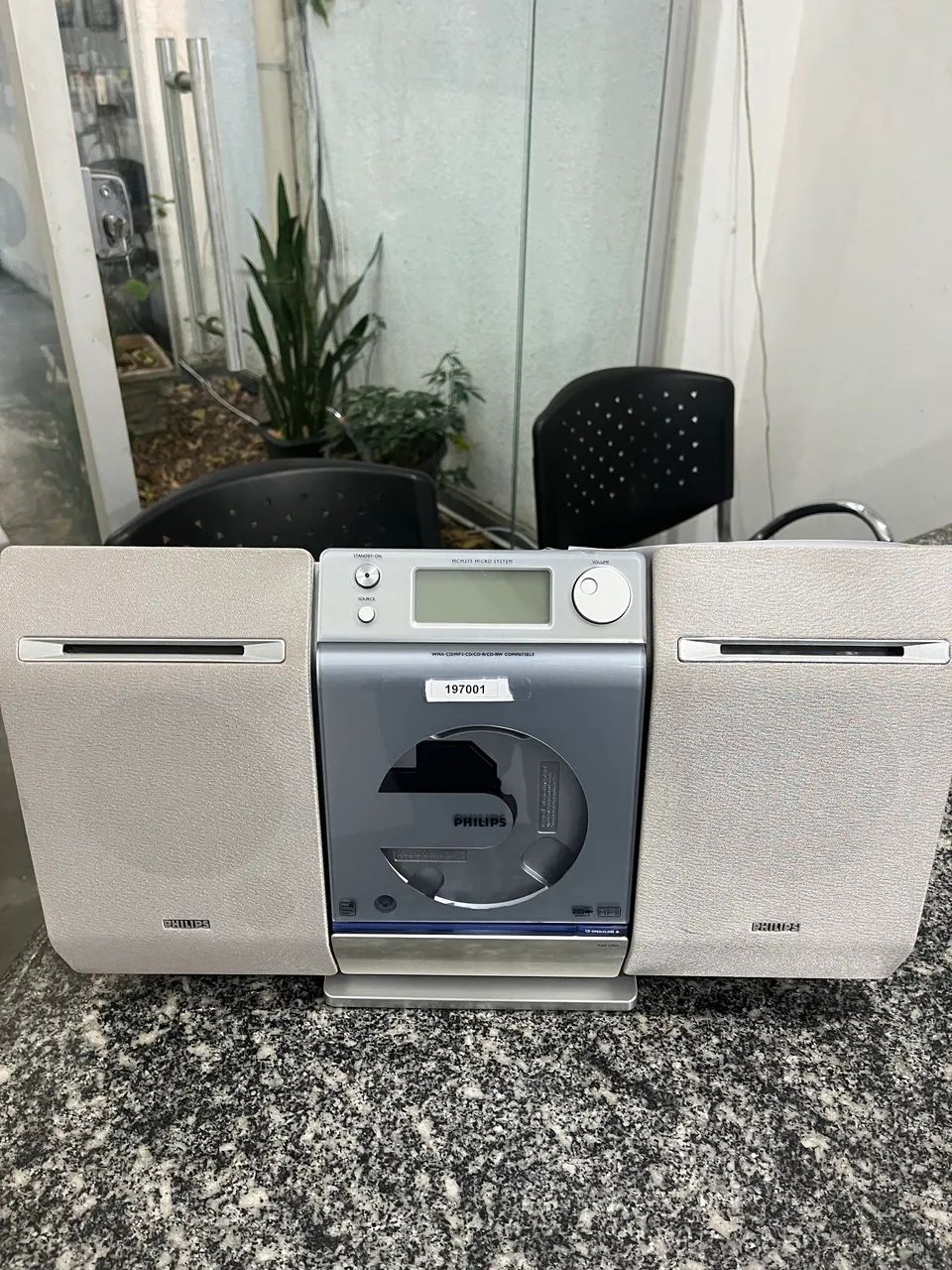 Mini system Philips funcionando 