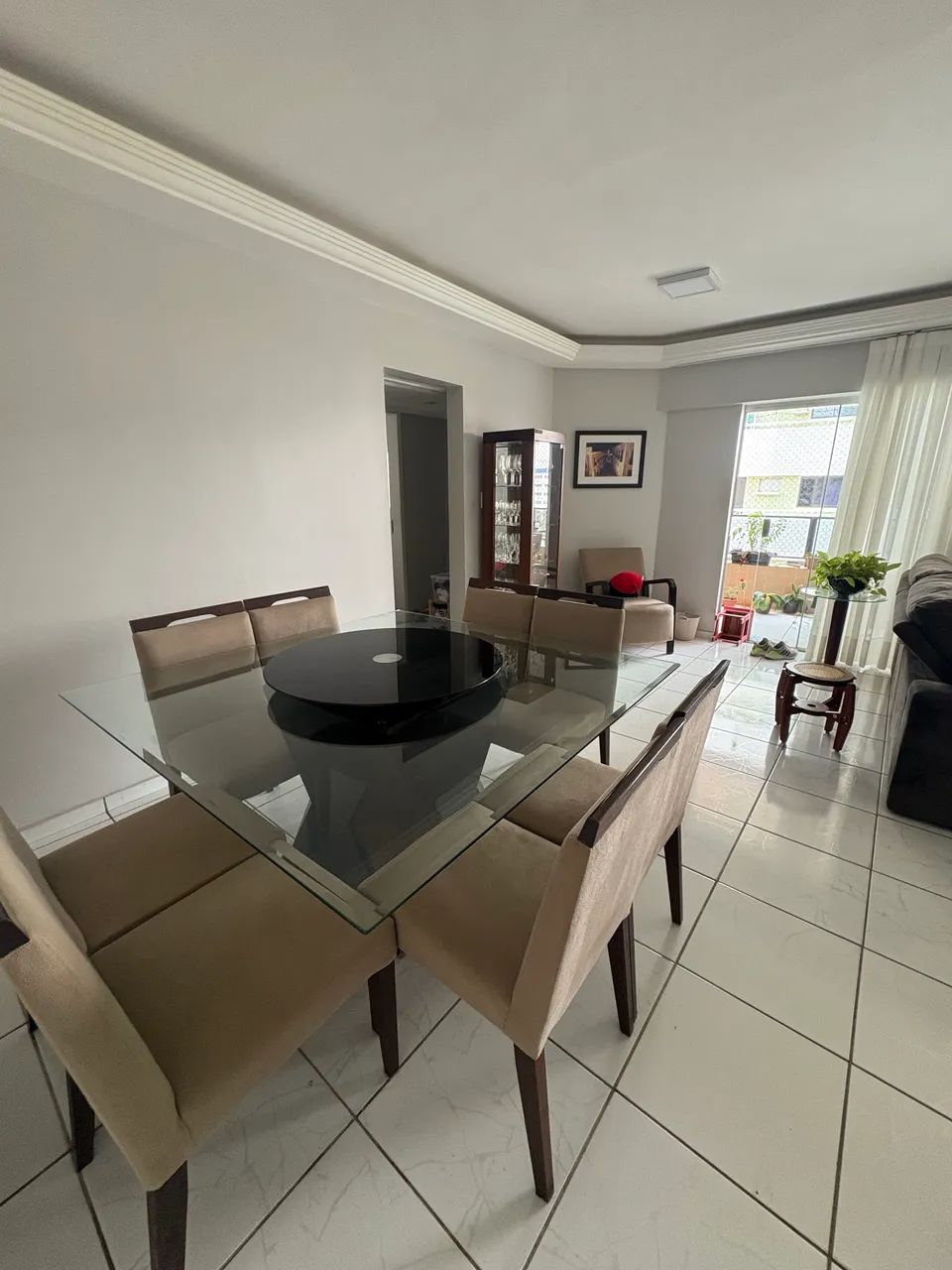 Mesa de Jantar com 8 cadeiras 