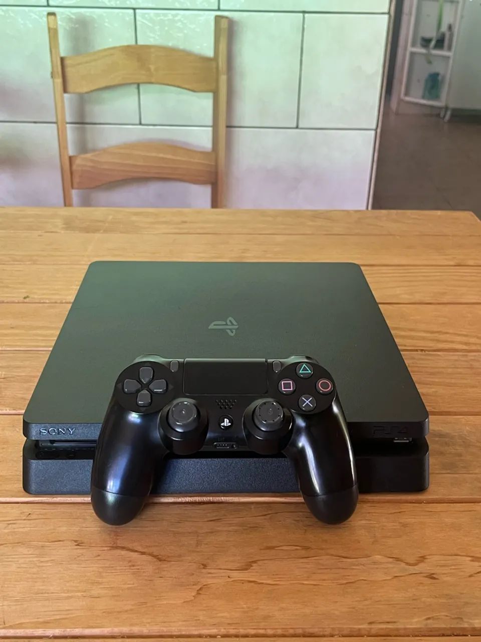 PS4 Slim 500gb + 4 jogos 